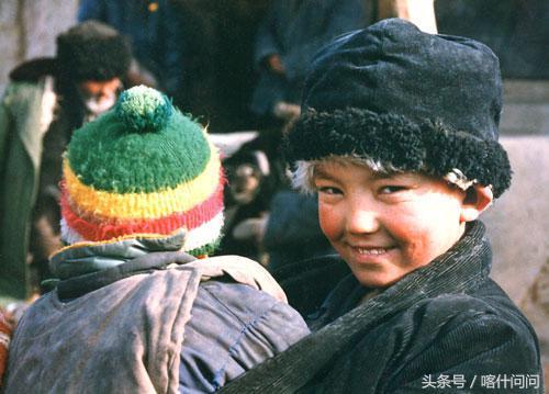 帶你維吾爾族服飾花樣較多，非常優(yōu)美，富有特色